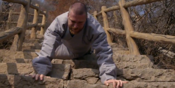 英國肌肉男質疑中國武術,上門挑戰少林武僧,結果只能腫著臉回國 英國肌肉男質疑中國武術,上門挑戰少林武僧,結果只能腫著臉回國