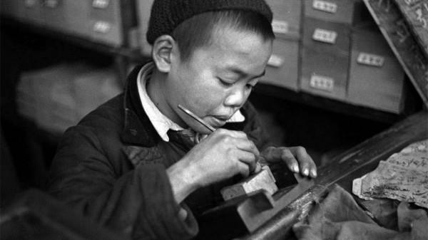 1950年,一湖北鐵匠看到毛主席肖像,眼睛一亮:這不是我兄弟嗎? 1950年,一湖北鐵匠看到毛主席肖像,眼睛一亮:這不是我兄弟嗎?