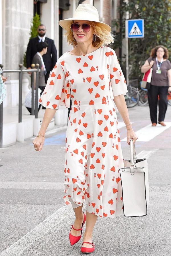 50多歲穿得比小姑娘還時髦，20歲穿到70歲都不違和，這才是真高手