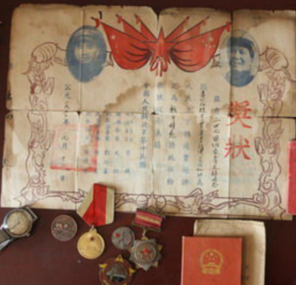 2011年省委書記下鄉慰問，偶然發現一副畫，揭開老農隱藏50年身份