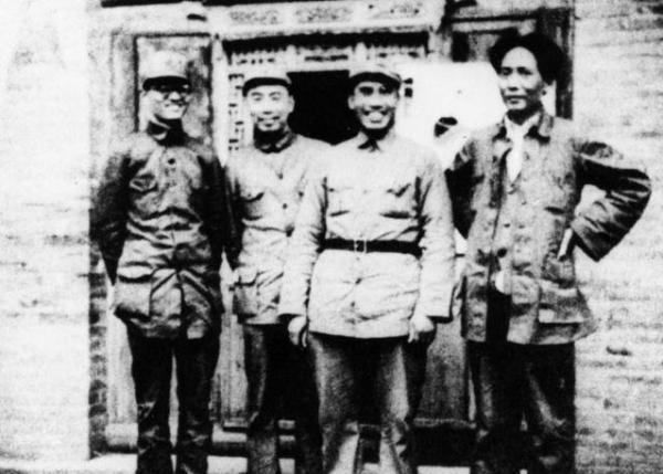 一向直爽敢言的彭德懷，因何在毛主席與王明之間少見地選擇沉默？