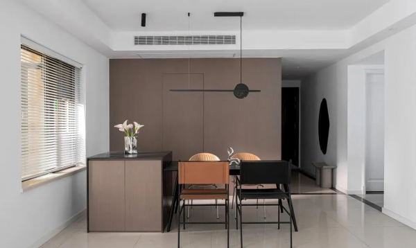 138㎡北歐風格裝修，客廳大面積留白+深咖色設計，這顏值絕了