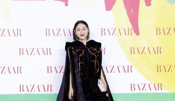 芭莎慈善夜群星紅毯造型惹爭議,楊穎似仙女,楊冪、宋茜略顯成熟 芭莎慈善夜群星紅毯造型惹爭議,楊穎似仙女,楊冪、宋茜略顯成熟