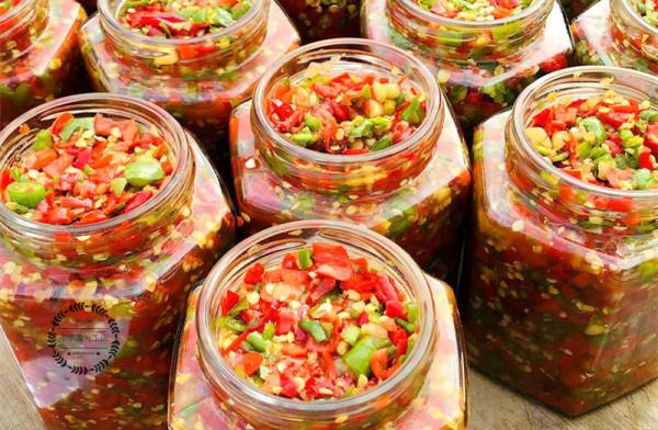 3個湖南人去江西玩，點了4個特辣菜，老闆勸不住，嘗完後傻眼了