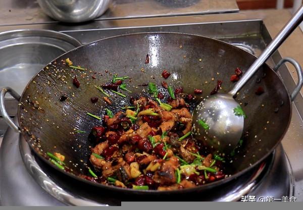 香辣魚怎麼做酥到骨頭裡,用廚師長的做法,焦酥入味,香辣夠味 香辣魚怎麼做酥到骨頭裡,用廚師長的做法,焦酥入味,香辣夠味