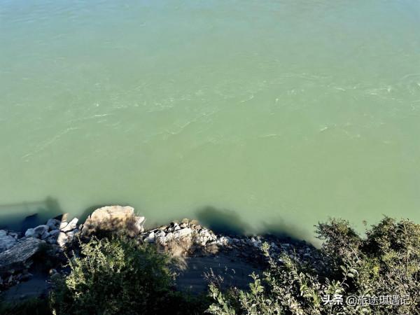 名副其實的長江第一灣，從此長江一路向東，成了中華民族的父親河