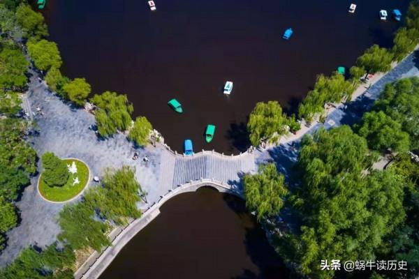 狄村是狄仁傑故里，距此不遠文瀛湖的狀元橋是狄仁傑鎮妖所建而成