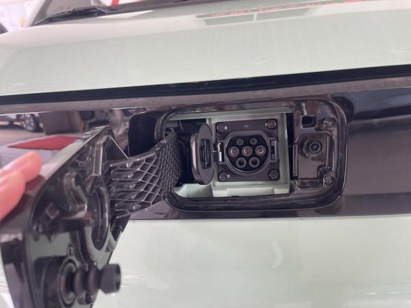 小姐姐座駕再升級，宏光MINIEV馬卡龍到店實拍