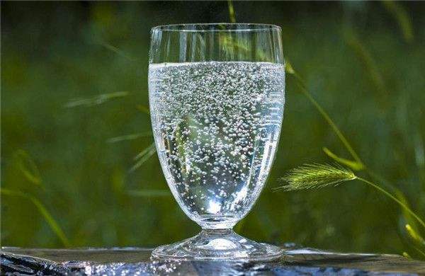 白開水放涼後喝，堪比“慢性毒藥”？透過簡單的實驗告訴你喝不喝