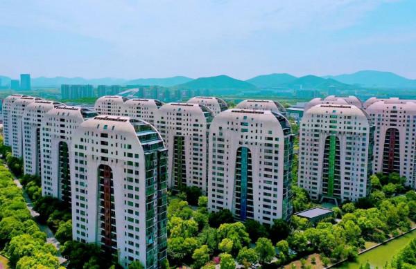 江蘇外形奇葩的小區,被稱為“墓碑樓”,網友:有人敢住嗎? 江蘇外形奇葩的小區,被稱為“墓碑樓”,網友:有人敢住嗎?