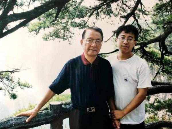 他解放戰爭時期入黨，1955年授予少校，1988年晉升上將，活了91歲