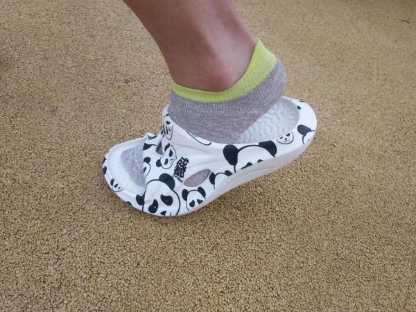 跑後恢復緩解雙腳疲勞,咕咚舒緩運動拖鞋 跑後恢復緩解雙腳疲勞,咕咚舒緩運動拖鞋