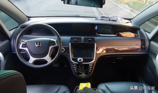 百公里油耗“五桶”,當年20多萬的納智捷MPV貶值幅度太驚人 百公里油耗“五桶”,當年20多萬的納智捷MPV貶值幅度太驚人