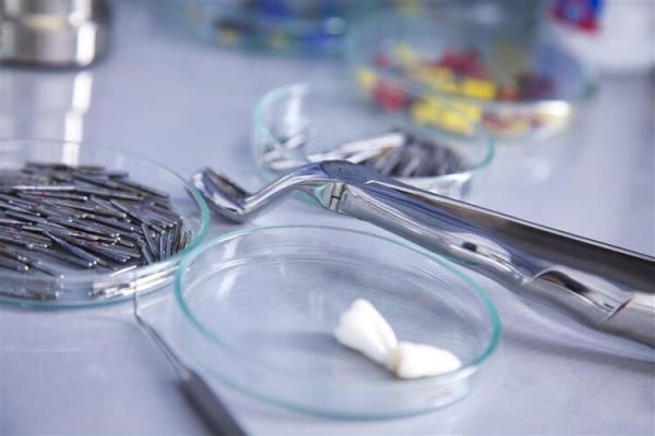 5歲女童拔牙大出血致腦死亡!提醒:這6類人不宜拔牙,風險過高 5歲女童拔牙大出血致腦死亡!提醒:這6類人不宜拔牙,風險過高