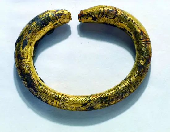 新加坡海域古沉船發現大批元青花