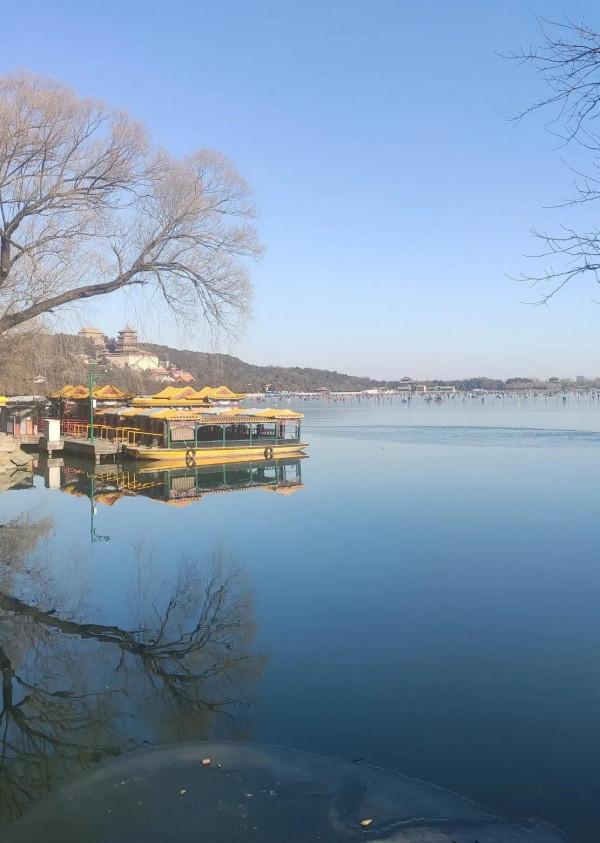 今天進頤和園西門,沿著西牆邊的路走一段,歲月靜好啊 今天進頤和園西門,沿著西牆邊的路走一段,歲月靜好啊