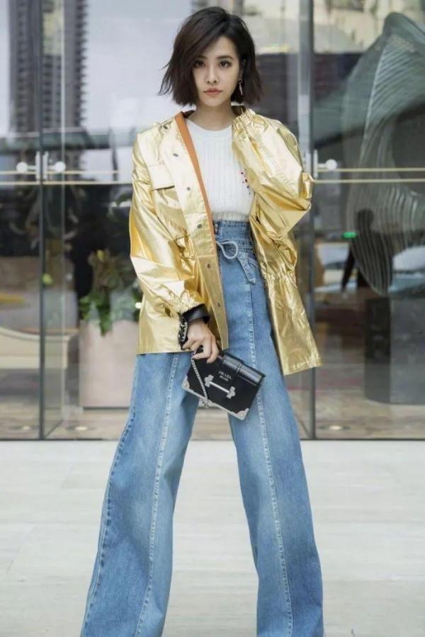 除了蔡依林，還有誰敢這樣穿？一襲高開叉連衣裙，配一頭粉色頭髮