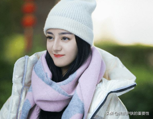 護膚三部曲之一的保溼,請及時塗抹保溼護膚品 護膚三部曲之一的保溼,請及時塗抹保溼護膚品