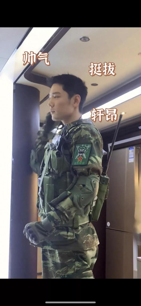 做俯臥撐的肖戰太愛了