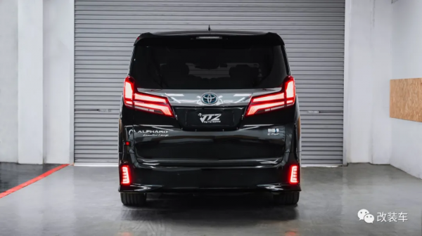 未成年高中生打造素雅埃爾法,全身名牌改件加起來超過16萬 未成年高中生打造素雅埃爾法,全身名牌改件加起來超過16萬