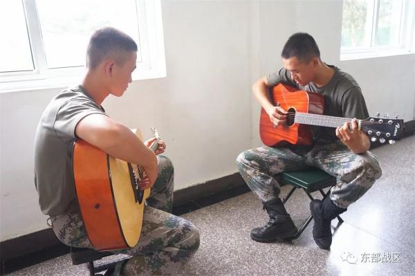 他當兵第二年榮立三等功，這次又連奪3塊金牌