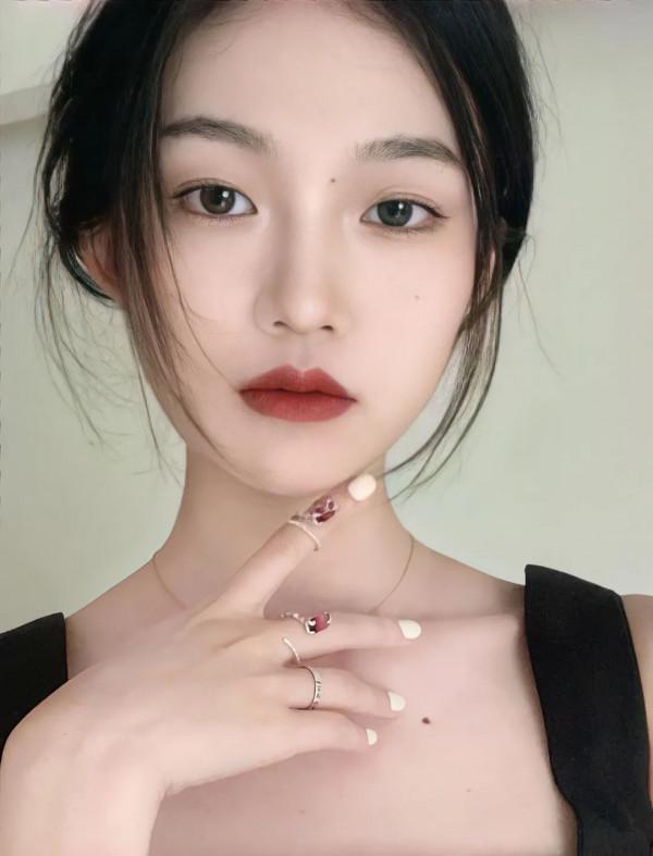 為什麼現在很多女生不化妝只塗口紅? 為什麼現在很多女生不化妝只塗口紅?