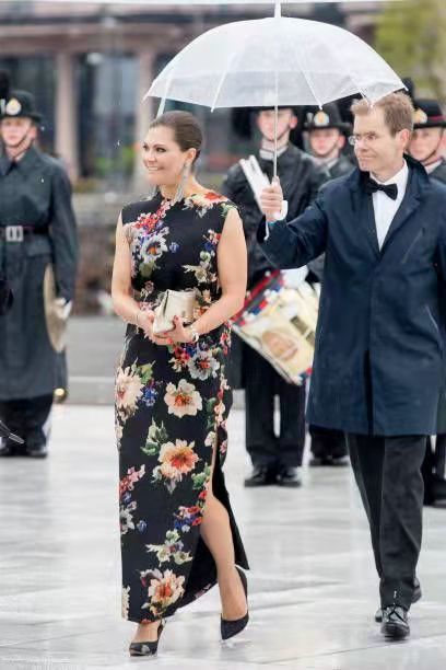 維多利亞王儲穿上旗袍太有感覺了，韻味十足，和萊蒂齊亞不相上下