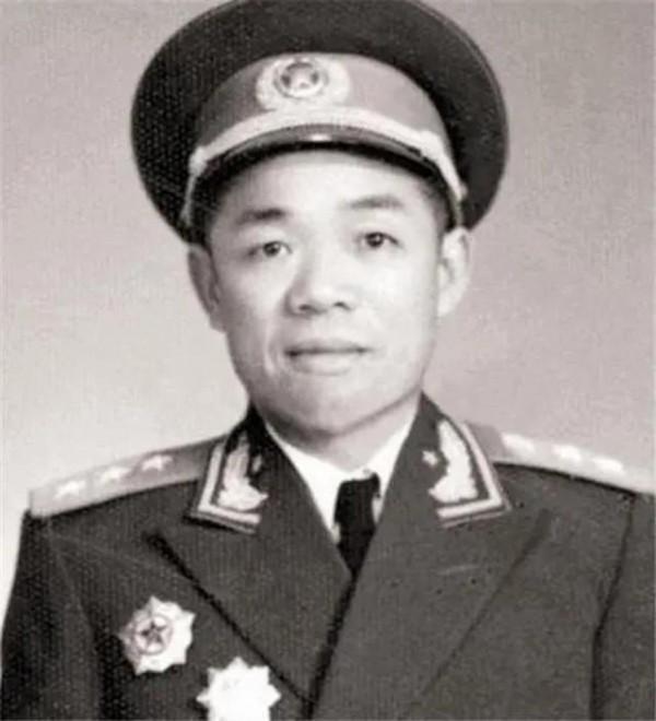 第四野戰軍12位代表合影，將近一半屬虎，他們都是誰？