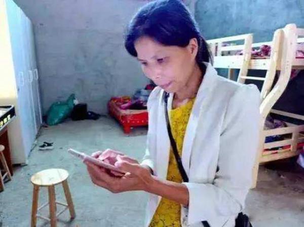 高考712分考上人民大學,畢業後嫁農村光棍,靠領低保生活 高考712分考上人民大學,畢業後嫁農村光棍,靠領低保生活