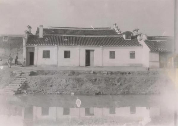 紅13軍政委建國前3個月去世，兩個女兒皆是才女