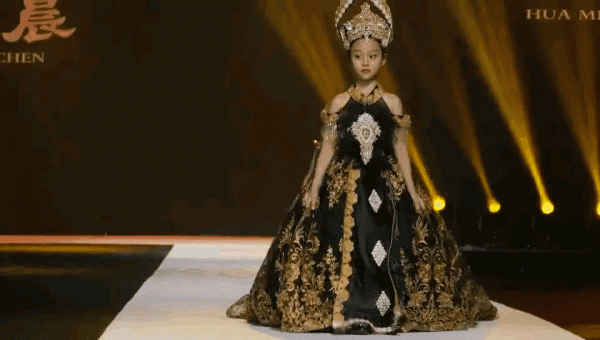 長相浪費基因？這些星二代，明明跟父母共用一張臉