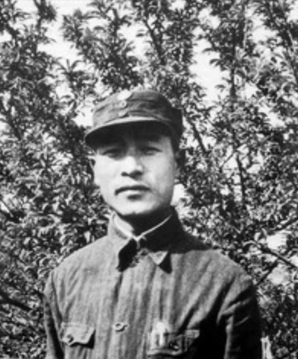 彭雪楓犧牲後,周恩來勸說其遺孀改嫁,兒子後來成上將 彭雪楓犧牲後,周恩來勸說其遺孀改嫁,兒子後來成上將