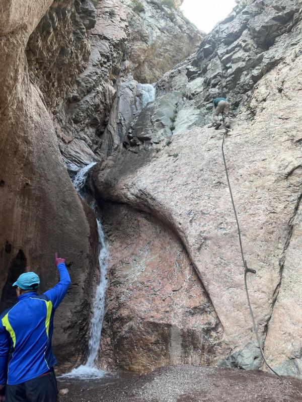 遊記:穿越陰山之哈拉溝,驚險刺激的斷崖瀑布 遊記:穿越陰山之哈拉溝,驚險刺激的斷崖瀑布