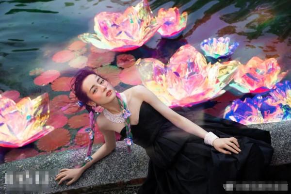 5位新疆美人珠寶加持：佟麗婭，熱巴，娜扎，麥迪娜...誰最美？