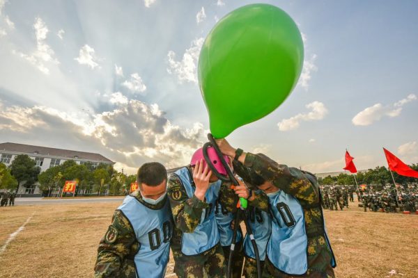 東風快遞員的週末,原來軍營生活也可以這麼潮! 東風快遞員的週末,原來軍營生活也可以這麼潮!
