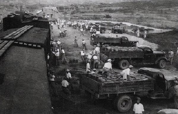 1951年彭德懷不顧警衛勸阻,強闖毛主席臥室:“我有急事彙報!” 1951年彭德懷不顧警衛勸阻,強闖毛主席臥室:“我有急事彙報!”