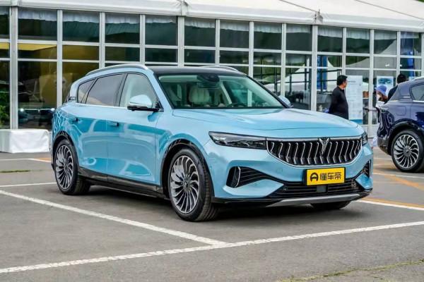 嵐圖FREE:5門5座SUV,空間討喜,續航里程475km,配自動大燈 嵐圖FREE:5門5座SUV,空間討喜,續航里程475km,配自動大燈