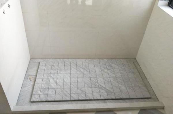 淋浴房別鋪瓷磚啦，早過時了還天天堵，這樣設計排水嘩啦的，超爽