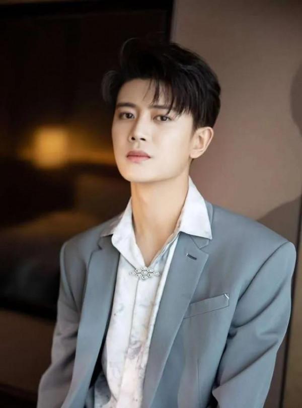 古裝造型和現代裝造型，哪個更出眾啊？