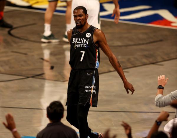 詹姆斯年紀已大，誰會戴上下個皇冠呢！杜少？還是庫裡