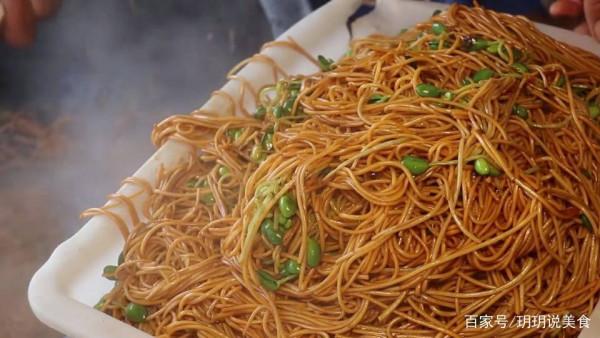 山東夫妻賣良心食品，8元一人38道菜隨便吃，食客直呼便宜求漲價