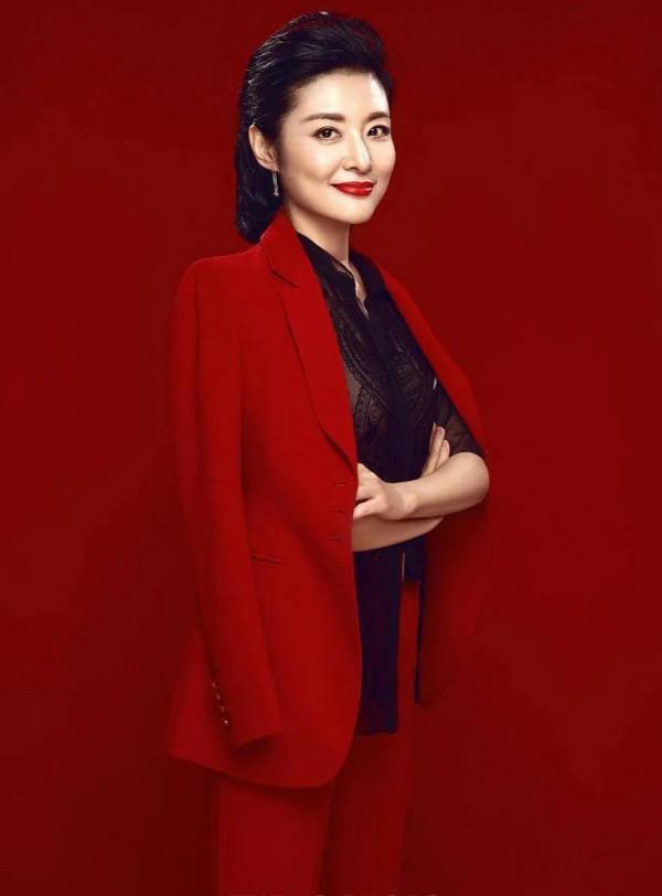 央視主持人周濤驚豔了時光寫真集 央視主持人周濤驚豔了時光寫真集