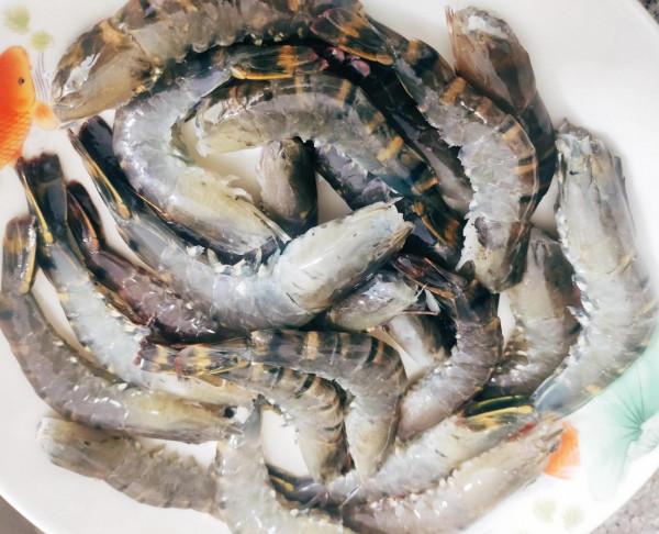 油燜大蝦這樣做,就沒有輸過,醬汁濃郁,好吃到殼都不想放過 油燜大蝦這樣做,就沒有輸過,醬汁濃郁,好吃到殼都不想放過