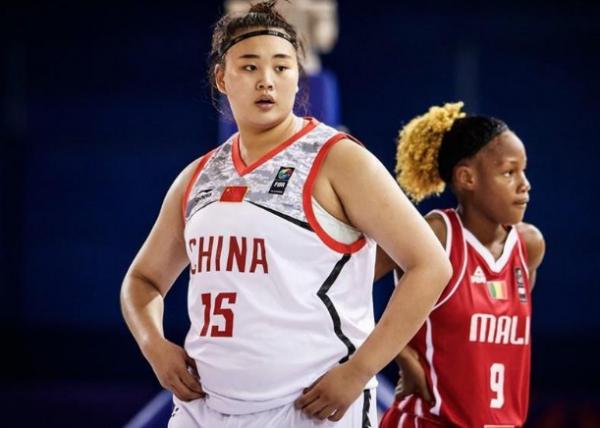 30分鐘轟39分15板！中國籃壇又一巨無霸 未來還有誰能阻擋她？