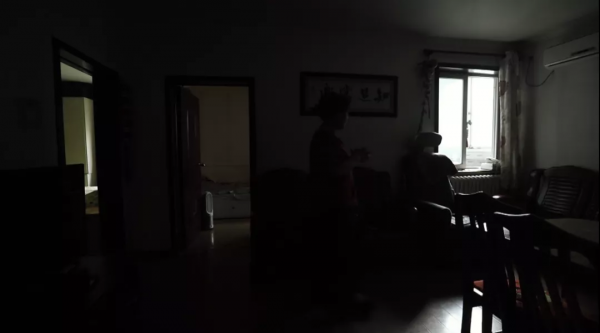 這房子暗得我看不下去了!改造之後變八口陽光之家 這房子暗得我看不下去了!改造之後變八口陽光之家