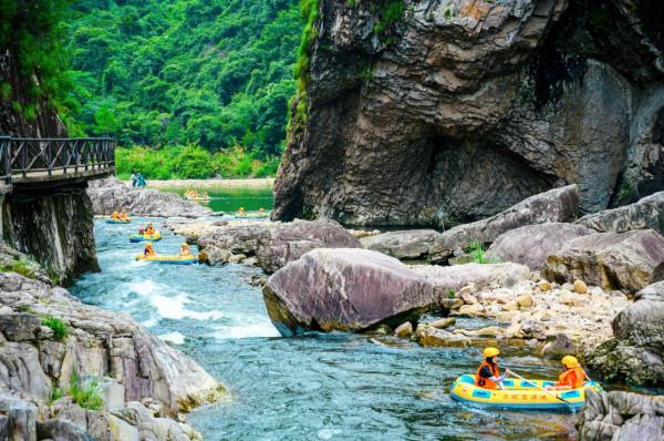 夏季漂流絕佳去處,河道全長3.5公里落差50米,驚險刺激又安全 夏季漂流絕佳去處,河道全長3.5公里落差50米,驚險刺激又安全