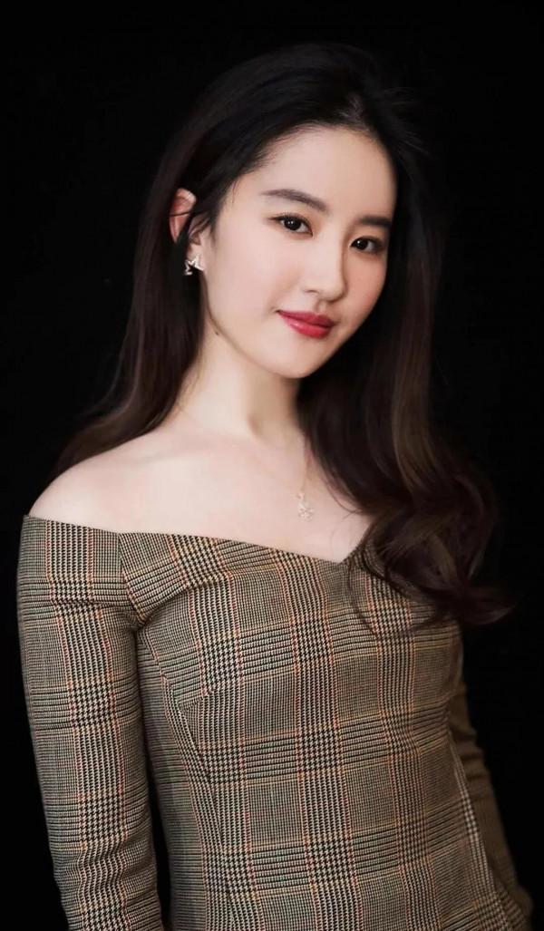 神仙姐姐劉亦菲氣質優雅