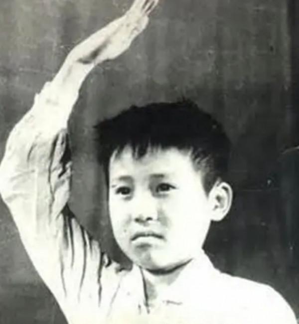 演員張國強:為救癌症父親累到尿血,他讓單身的母親晚年不流淚 演員張國強:為救癌症父親累到尿血,他讓單身的母親晚年不流淚