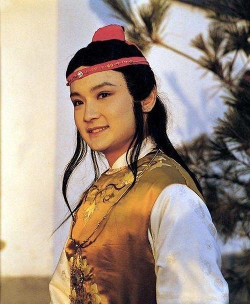 23歲爆紅，娶18歲初戀，28歲兒子夭折，歐陽奮強如今怎樣了？