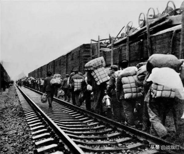 對越還擊赴南疆,悶罐車內吃喝拉撒,汗臭腳臭燻得喘不過氣 對越還擊赴南疆,悶罐車內吃喝拉撒,汗臭腳臭燻得喘不過氣